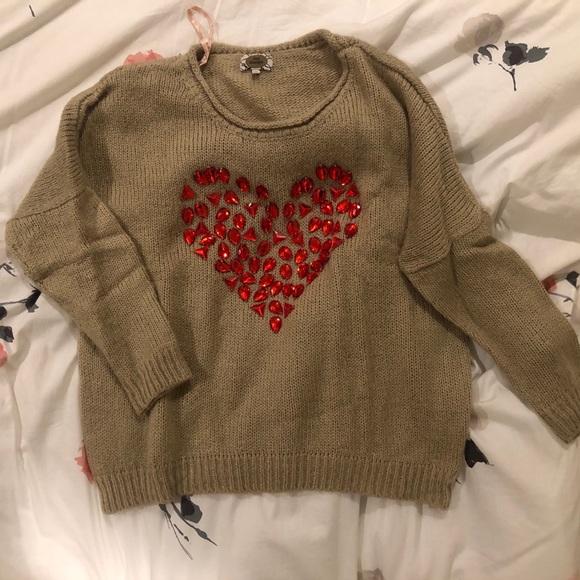 Cozy tan sweater red heart ❤️ - Picture 2 of 3